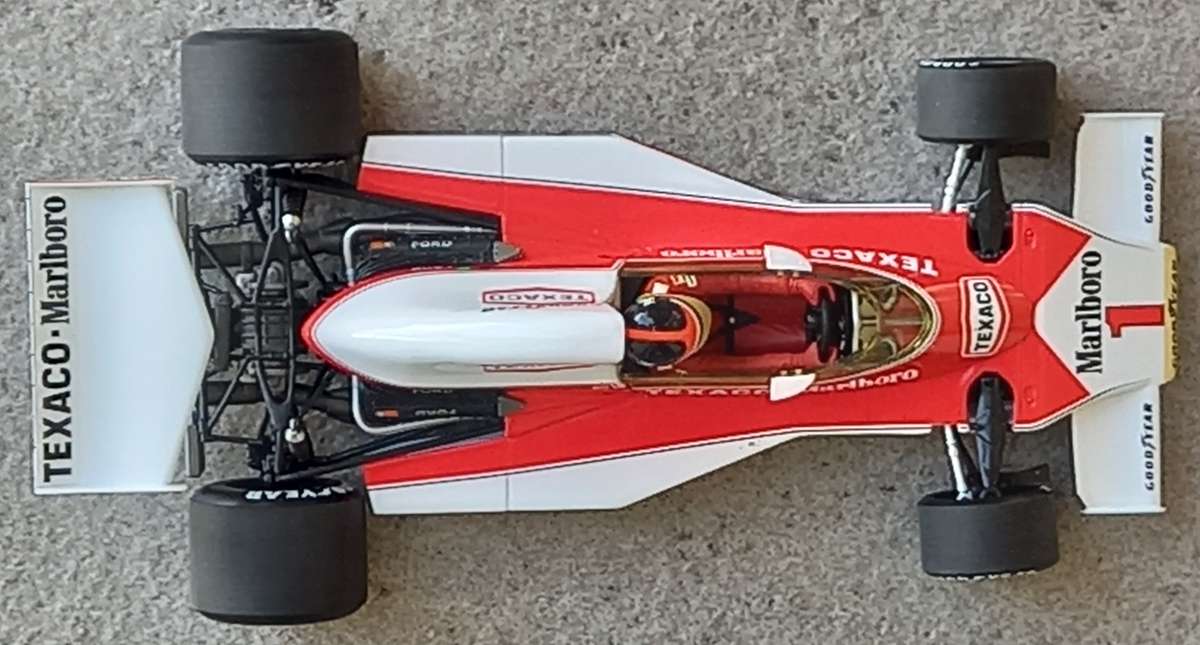 Marlboro-McLaren M23 - Fittipaldi - 1974 World Champion - Minichamps 1/18