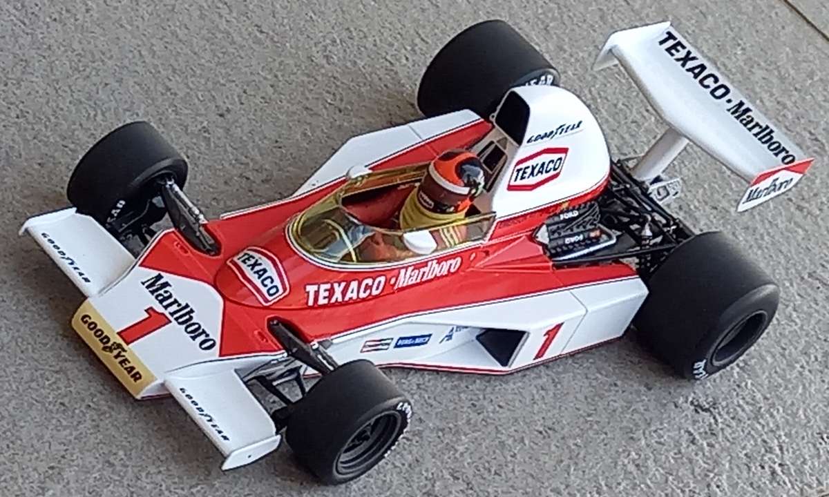 Marlboro-McLaren M23 - Fittipaldi - 1974 World Champion - Minichamps 1/18