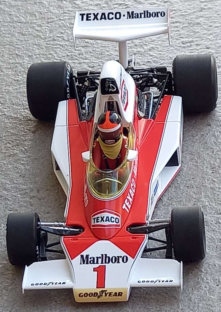 Marlboro-McLaren M23 - Fittipaldi - 1974 World Champion - Minichamps 1/18