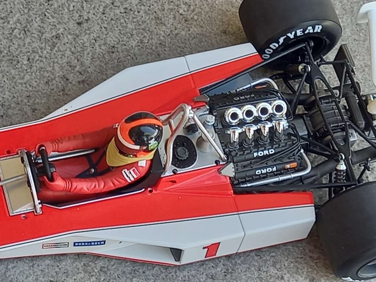 Marlboro-McLaren M23 - Fittipaldi - 1974 World Champion - Minichamps 1/18