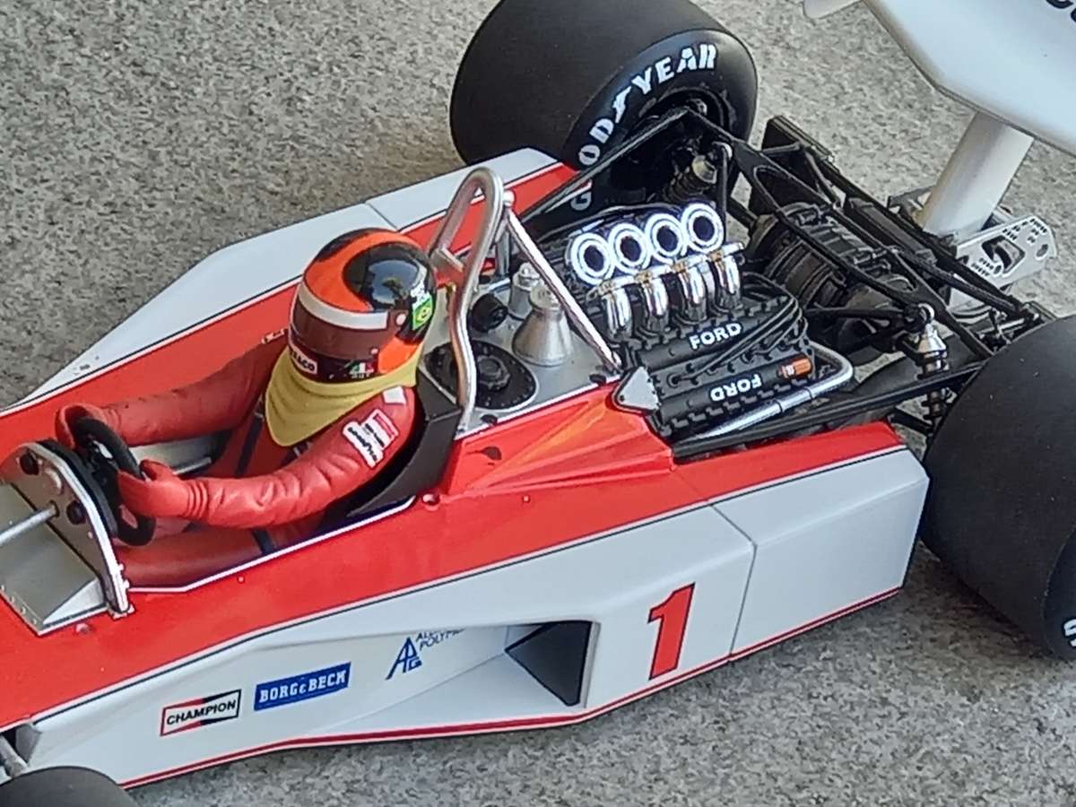 Marlboro-McLaren M23 - Fittipaldi - 1974 World Champion - Minichamps 1/18