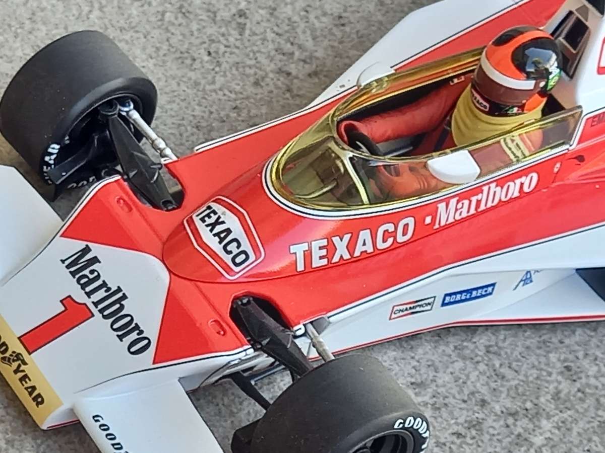 Marlboro-McLaren M23 - Fittipaldi - 1974 World Champion - Minichamps 1/18