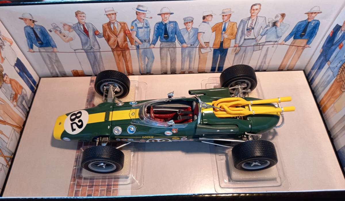 Lotus 38 - Jim Clark - 1965 Indianapolis 500 winner - Carousel 1/18