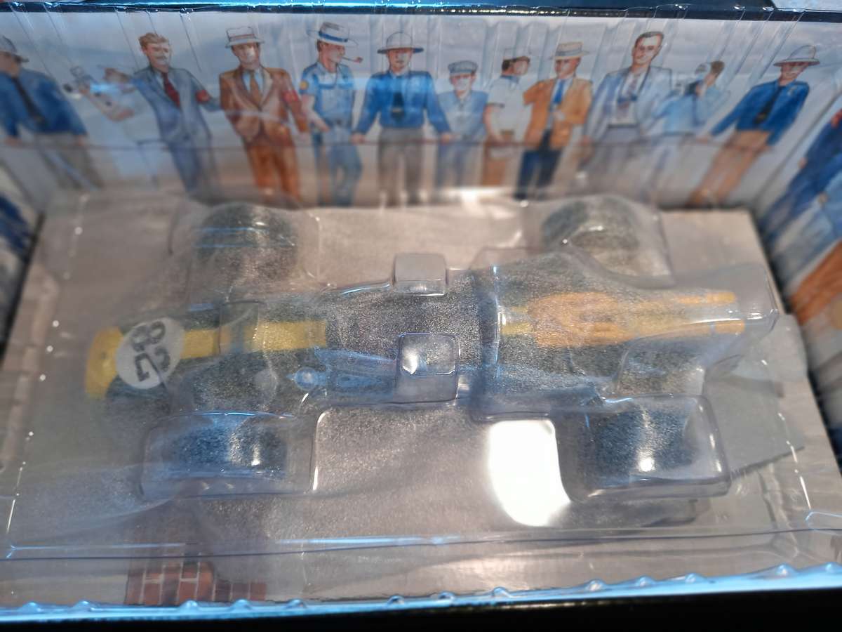 Lotus 38 - Jim Clark - 1965 Indianapolis 500 winner - Carousel 1/18