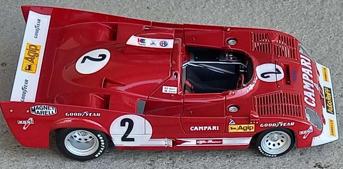 Alfa-Romeo 33 TT 12 - 1975 World Champion sportscar - Autoart 1/18
