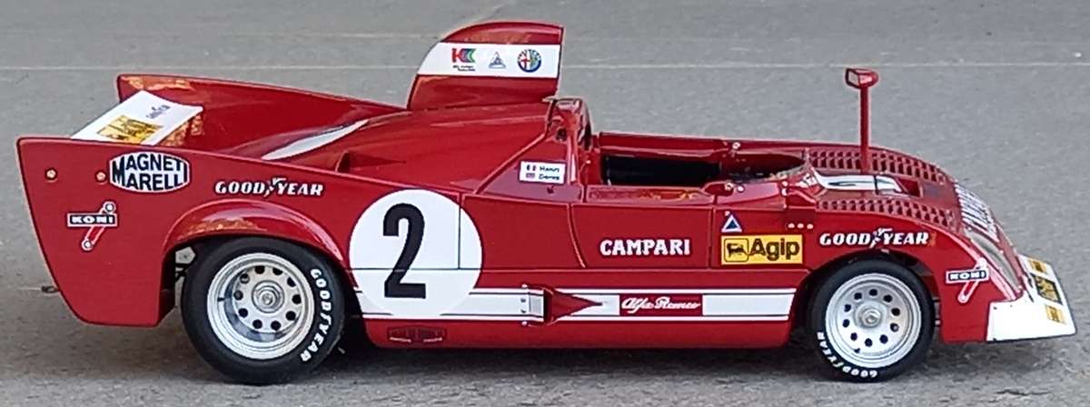 Alfa-Romeo 33 TT 12 - 1975 World Champion sportscar - Autoart 1/18