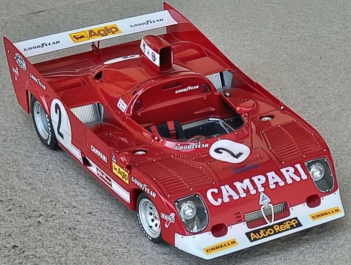 Alfa-Romeo 33 TT 12 - 1975 World Champion sportscar - Autoart 1/18