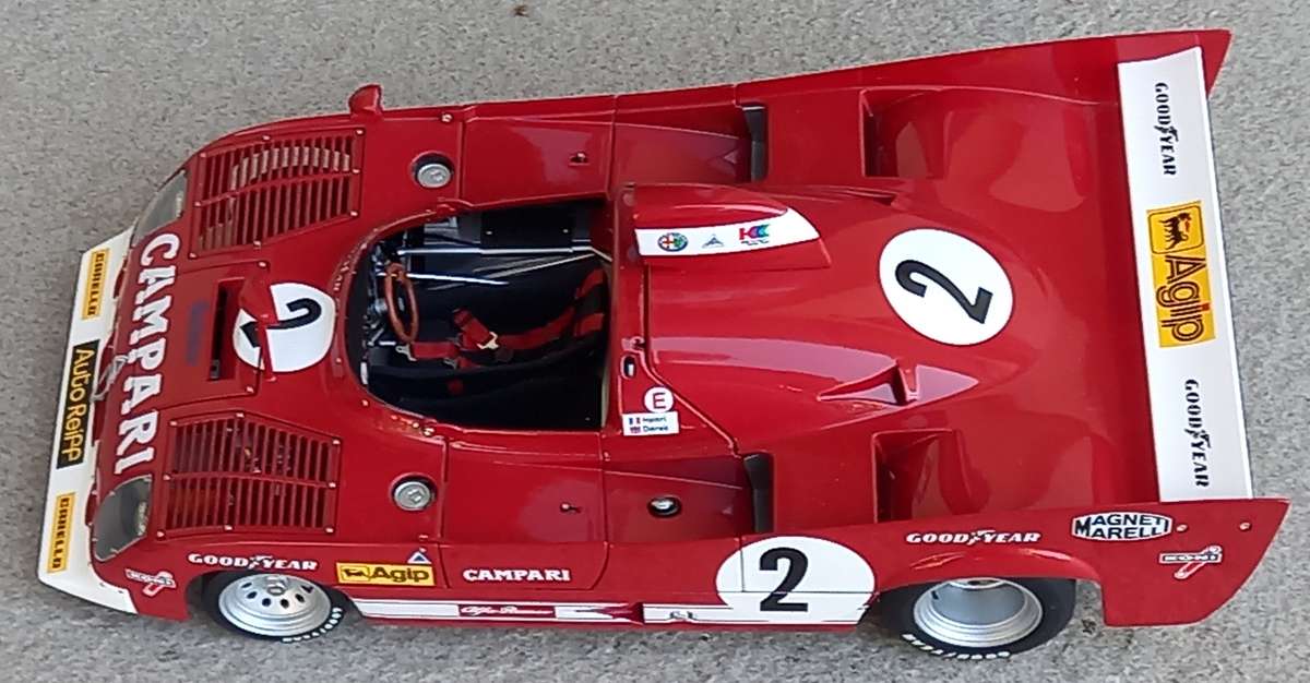 Alfa-Romeo 33 TT 12 - 1975 World Champion sportscar - Autoart 1/18