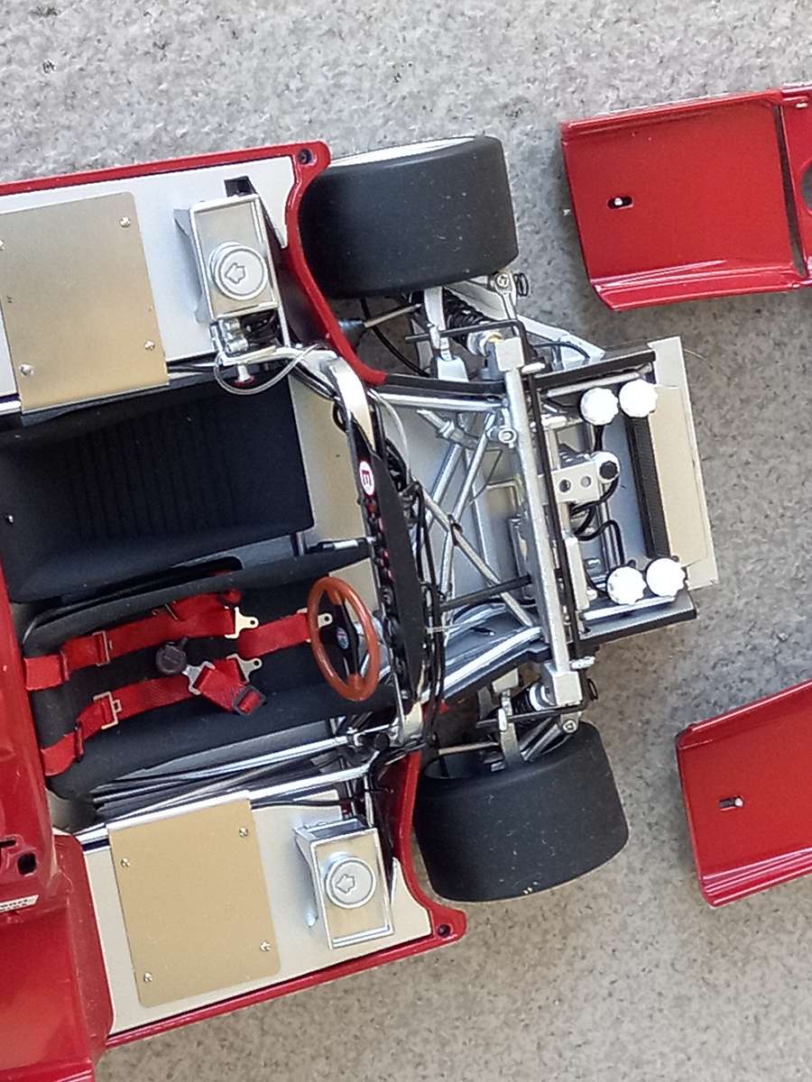 Alfa-Romeo 33 TT 12 - 1975 World Champion sportscar - Autoart 1/18