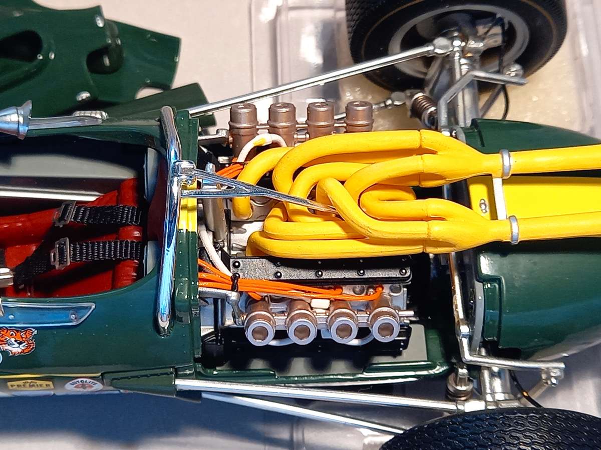 Lotus 38 - Jim Clark - 1965 Indianapolis 500 winner - Carousel 1/18