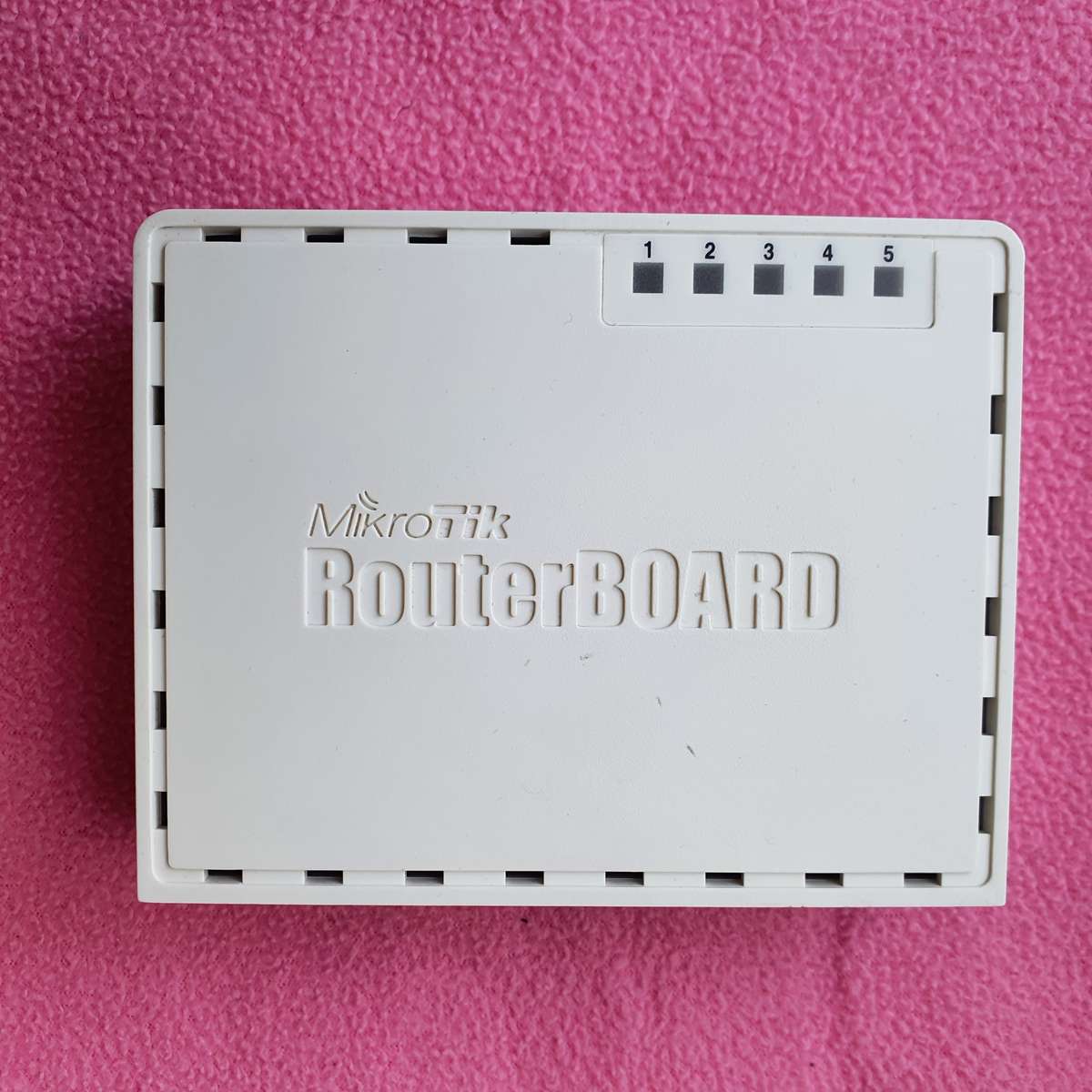 MikroTik RouterBOARD 750