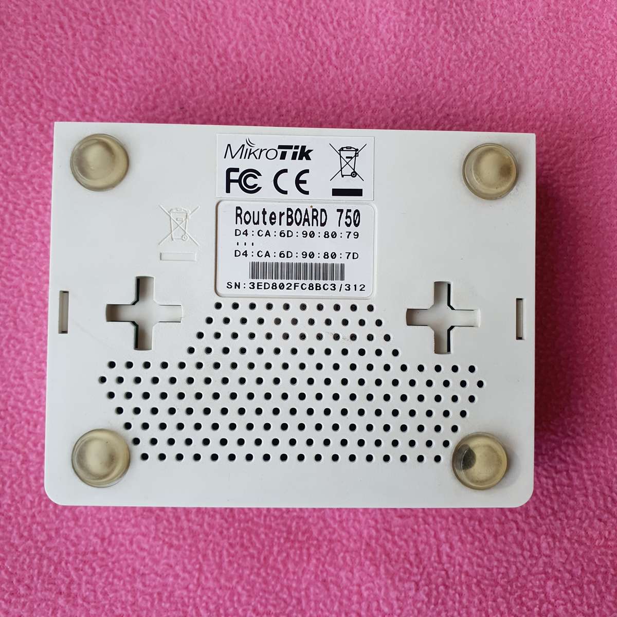 MikroTik RouterBOARD 750