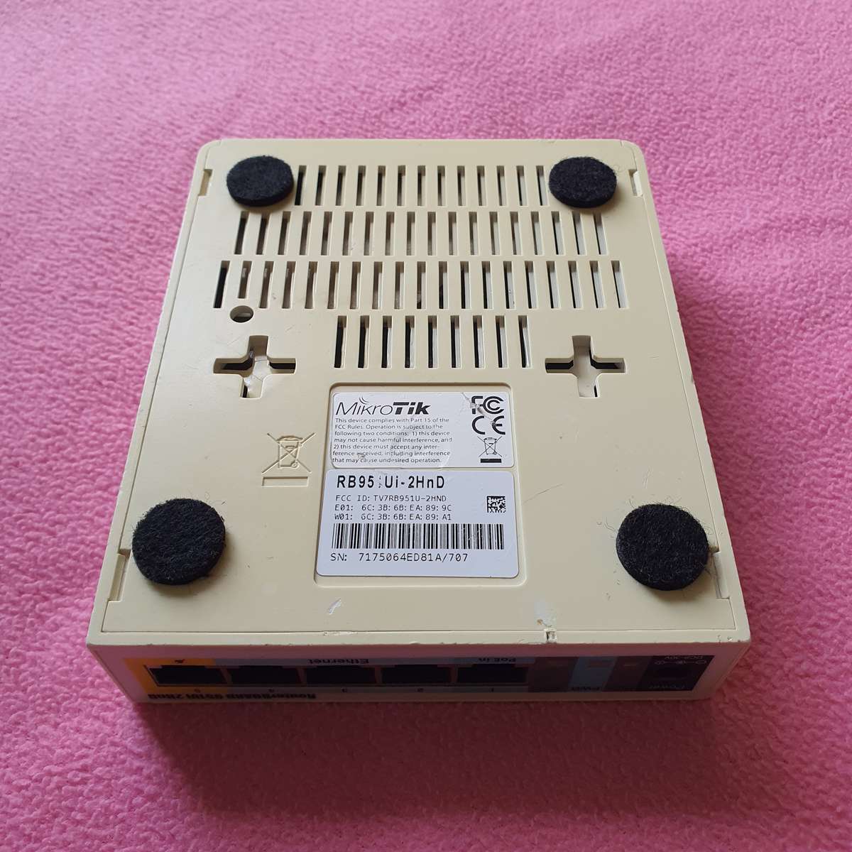 MikroTik (RB951Ui-2HnD)