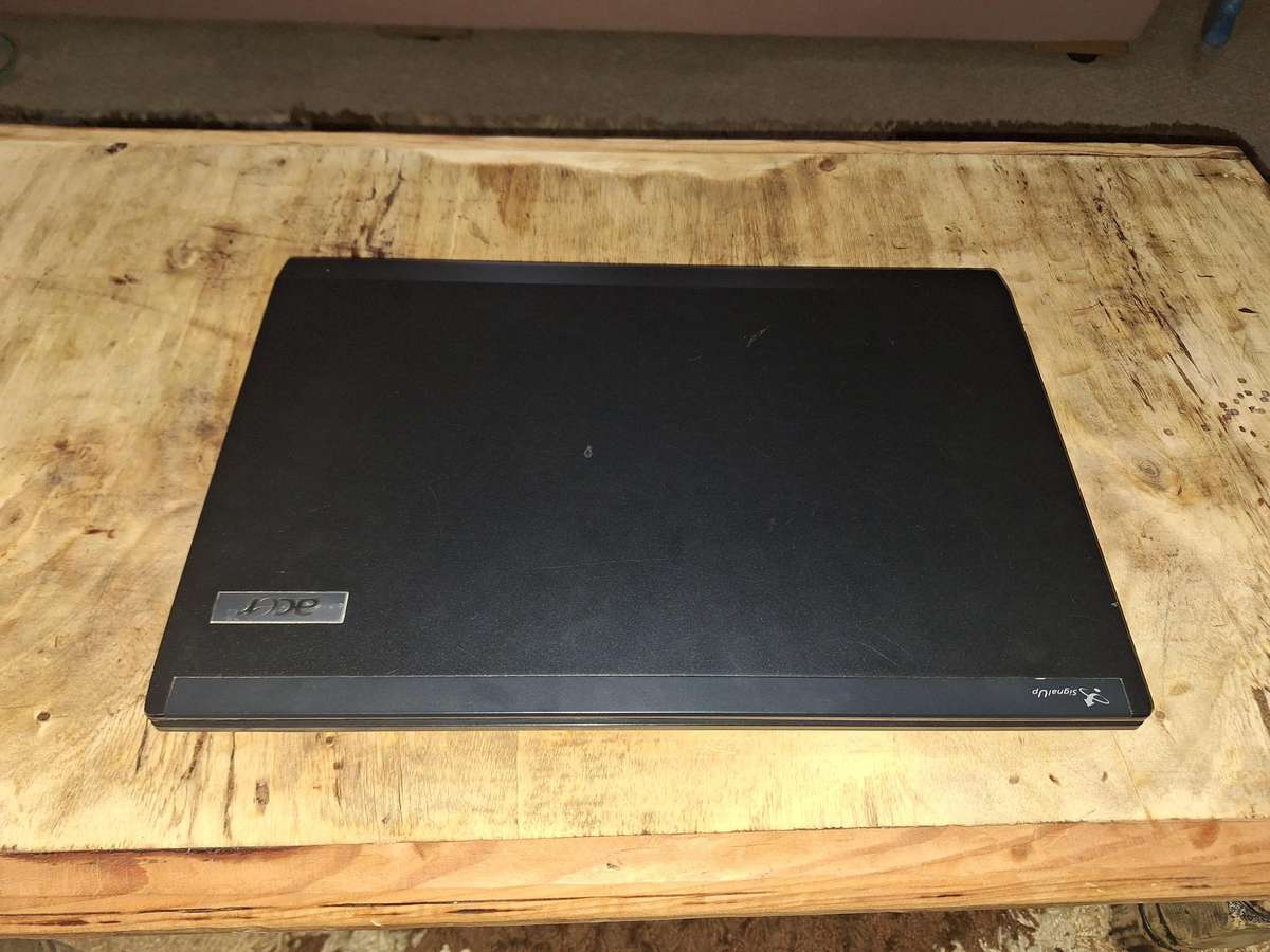  Acer TravelMate 8572G  Core i5 | NVIDIA GT 330M | 8GB RAM | For Spares or Parts 