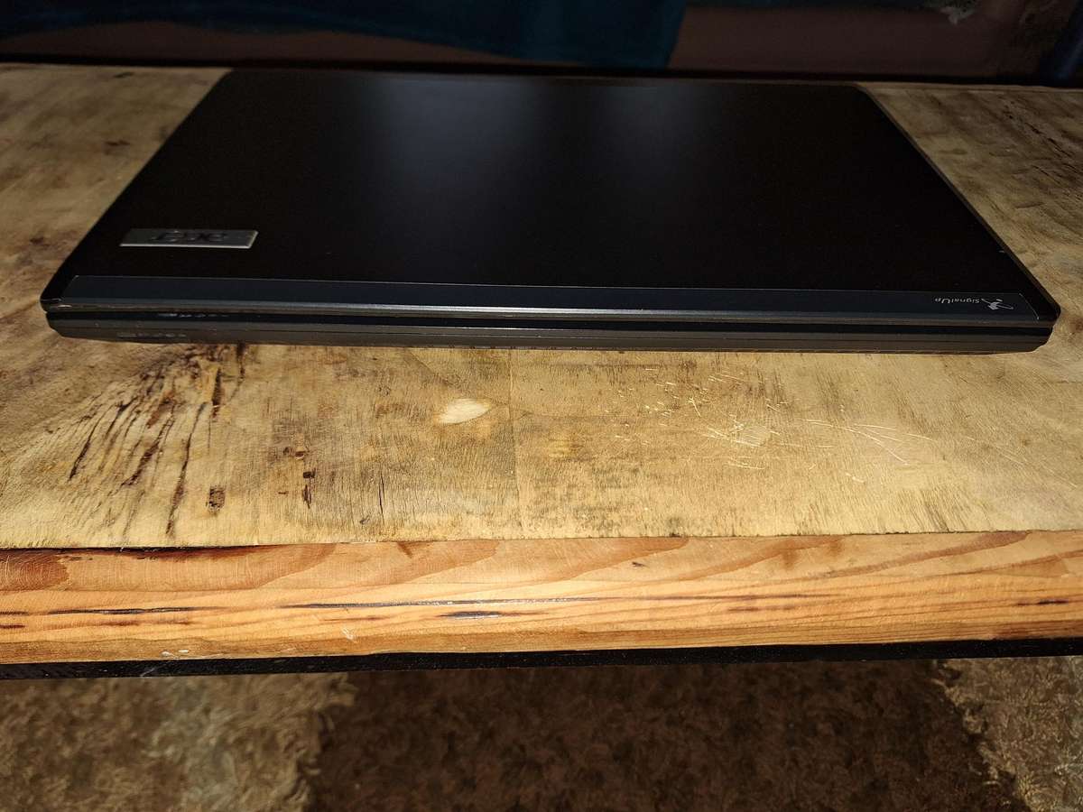  Acer TravelMate 8572G  Core i5 | NVIDIA GT 330M | 8GB RAM | For Spares or Parts 