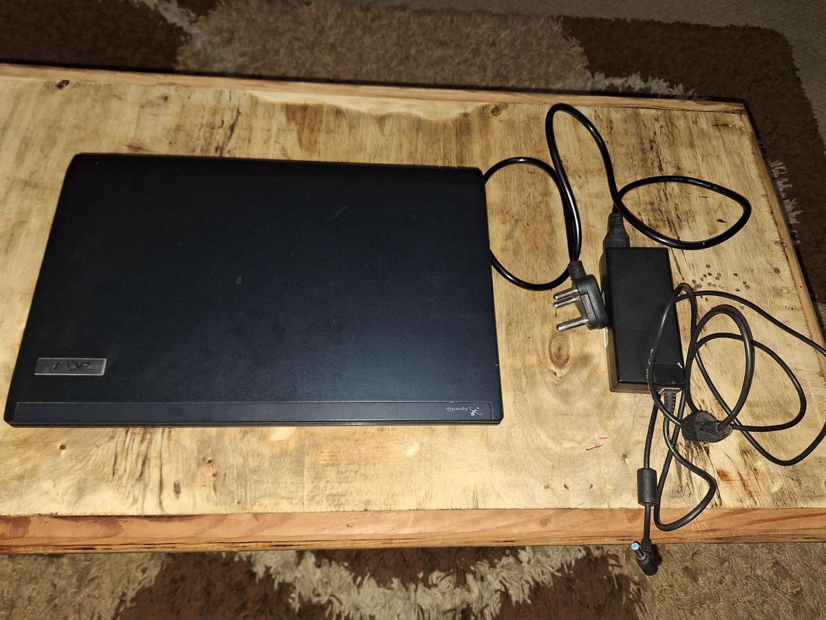  Acer TravelMate 8572G  Core i5 | NVIDIA GT 330M | 8GB RAM | For Spares or Parts 