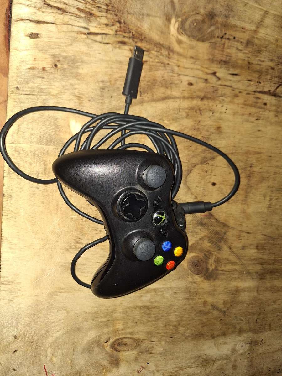  Xbox 360 Wired Controller  Plug & Play Gaming! 