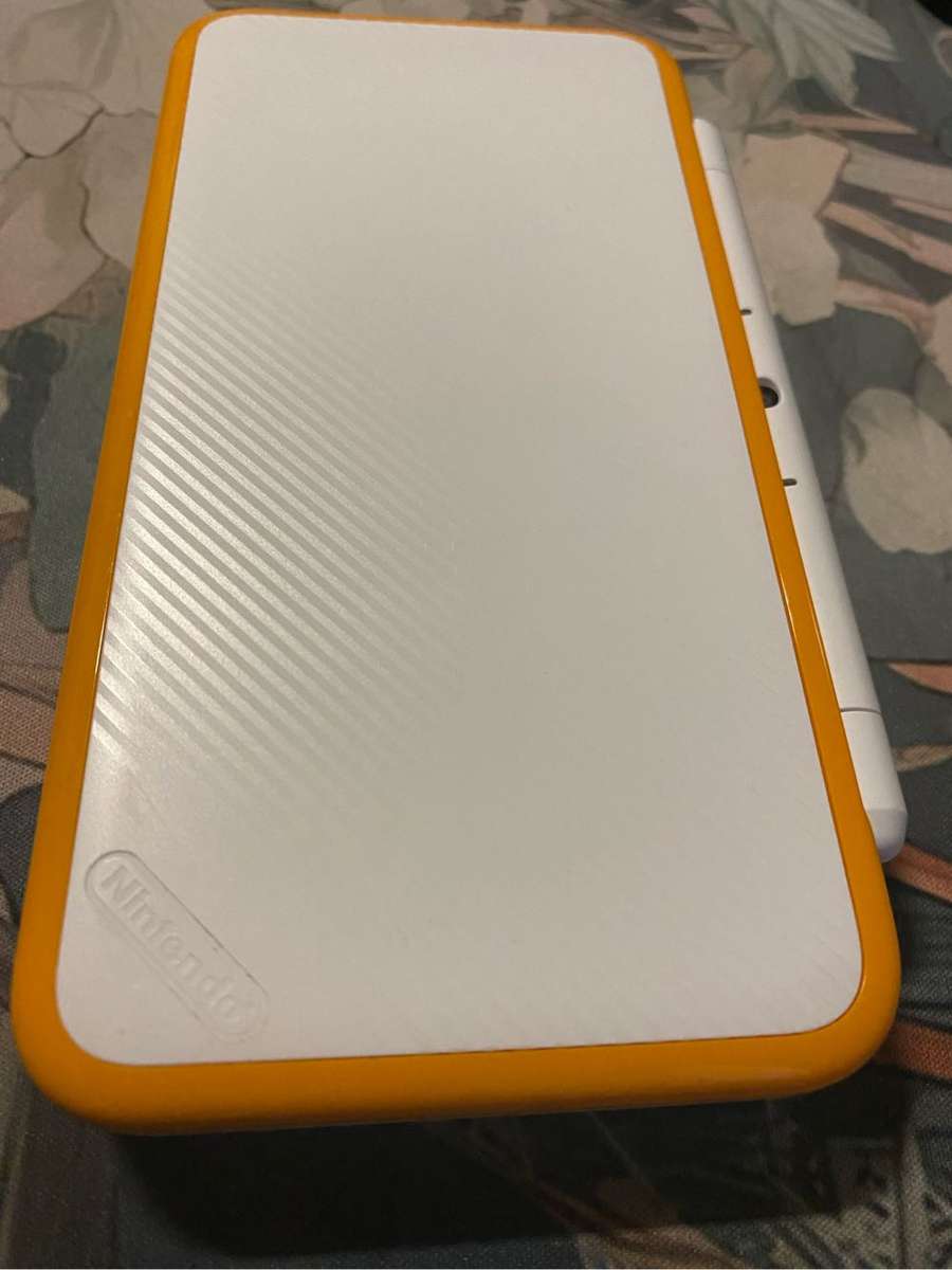 Nintendo 2DS XL Console and Pokemon Moon bundle