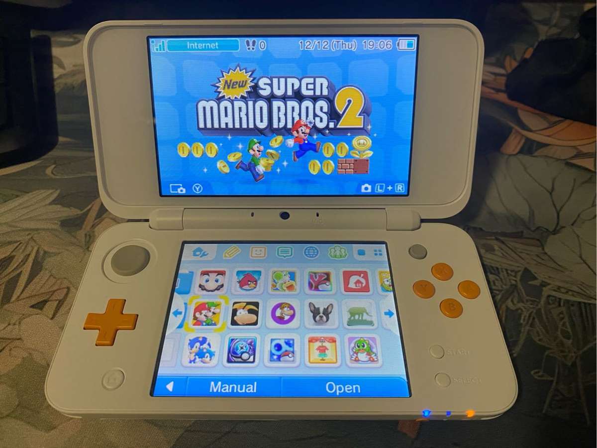 Nintendo 2DS XL Console and Pokemon Moon bundle