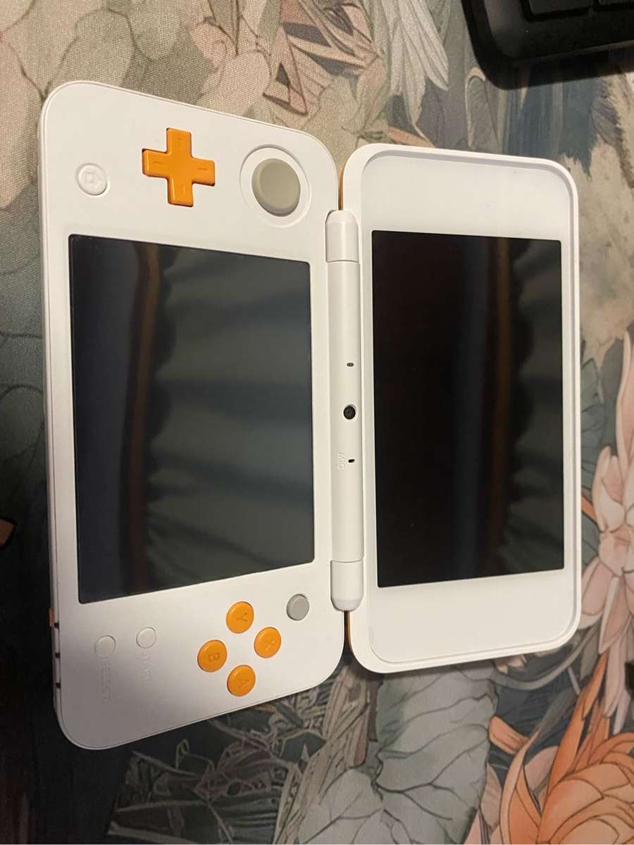 Nintendo 2DS XL Console and Pokemon Moon bundle