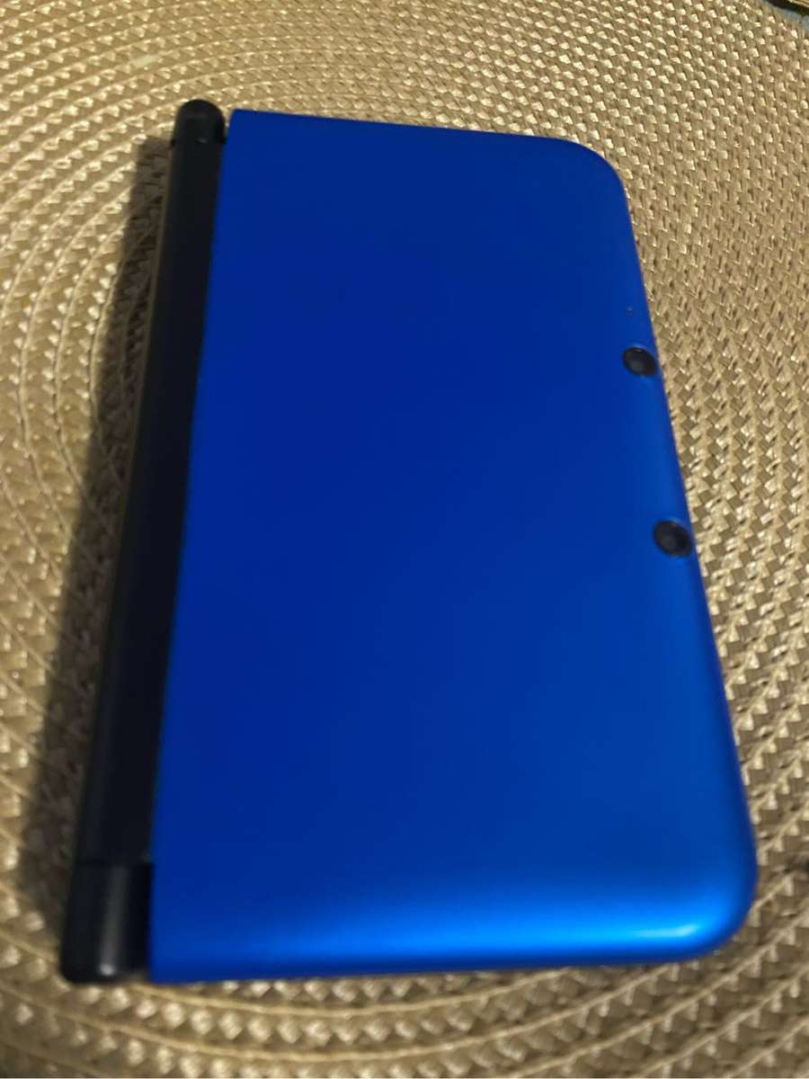 Nintendo 3DS XL Console & Pokemon Y bundle