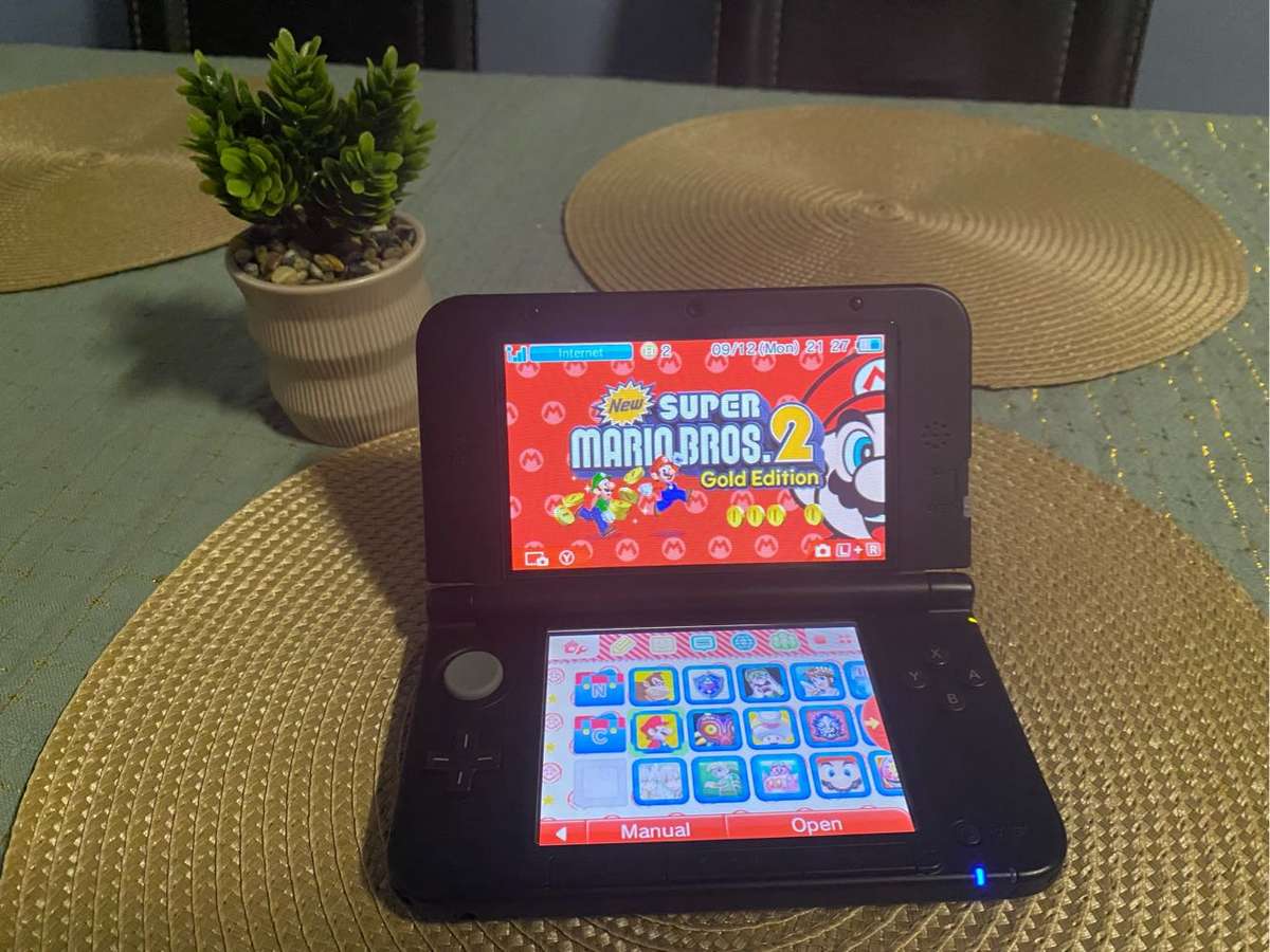 Nintendo 3DS XL Console & Pokemon Y bundle