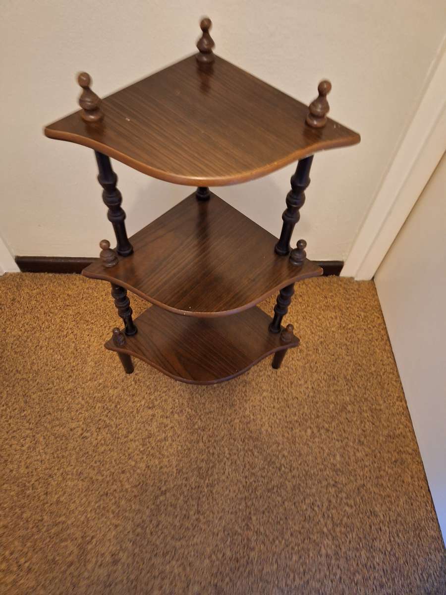 CORNER TABLE WITH 3 SHELVES
