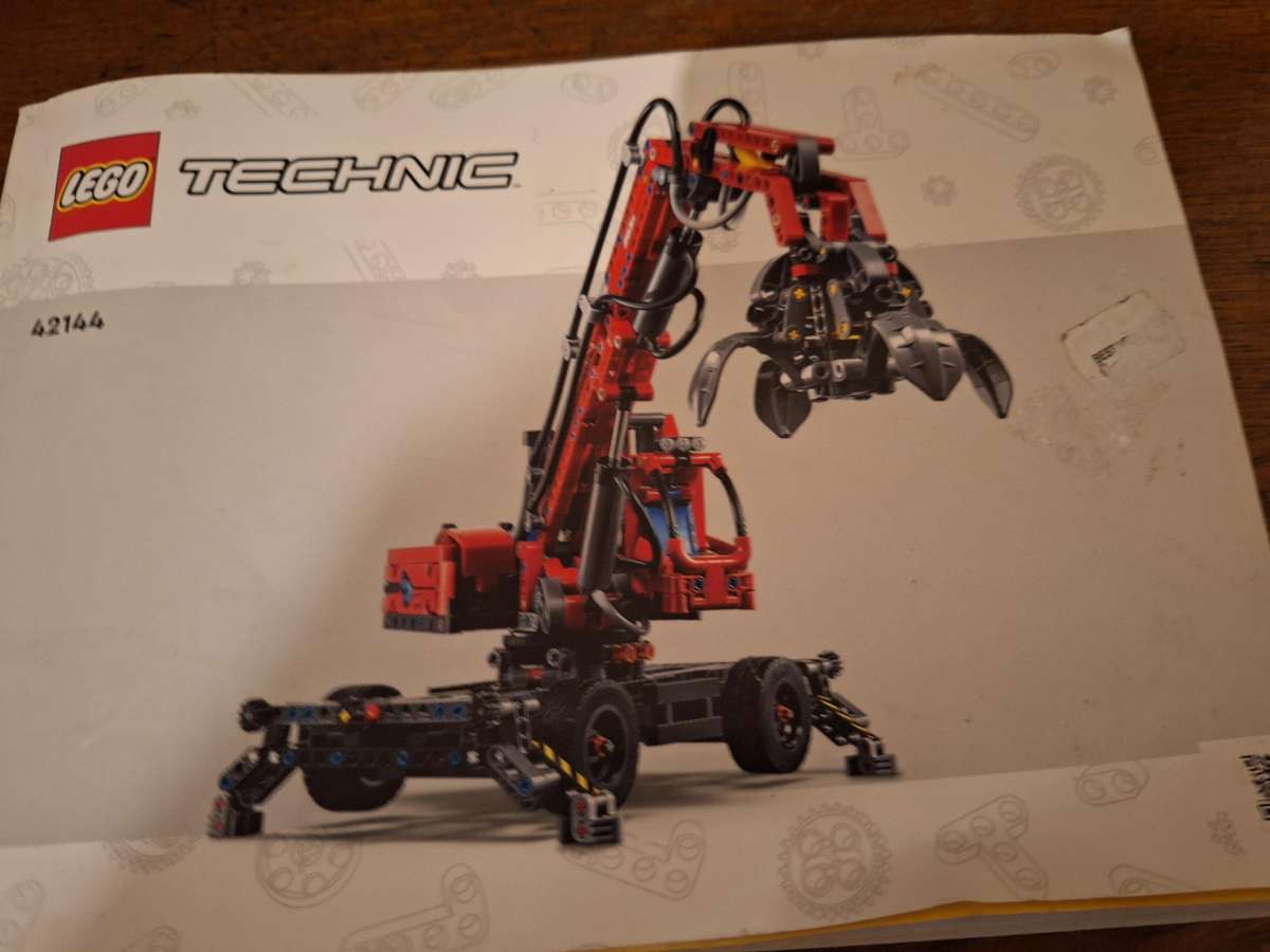 LEGO TECHNIC 42144 HANDLER CRANE MODEL BUILDING