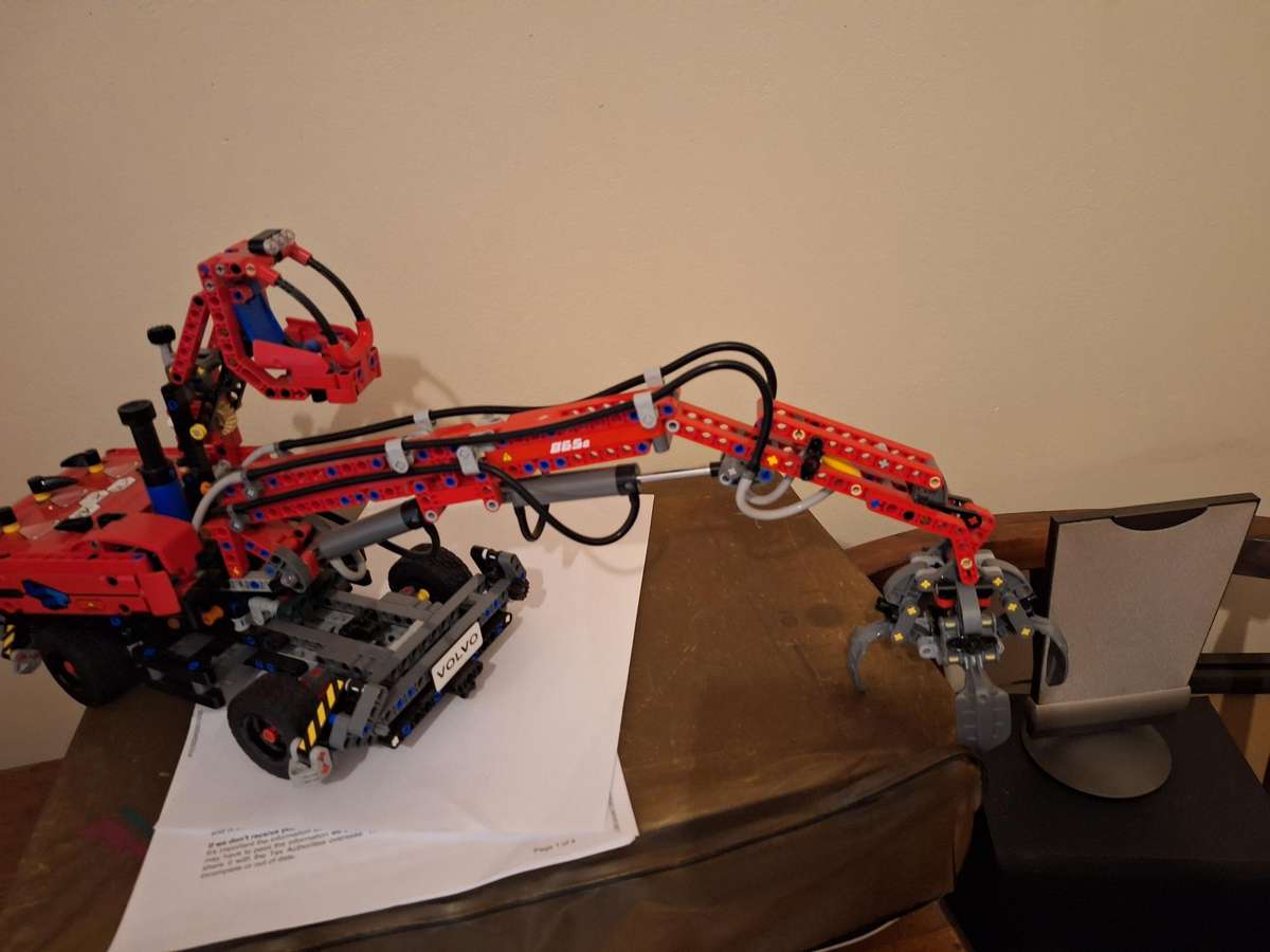 LEGO TECHNIC 42144 HANDLER CRANE MODEL BUILDING