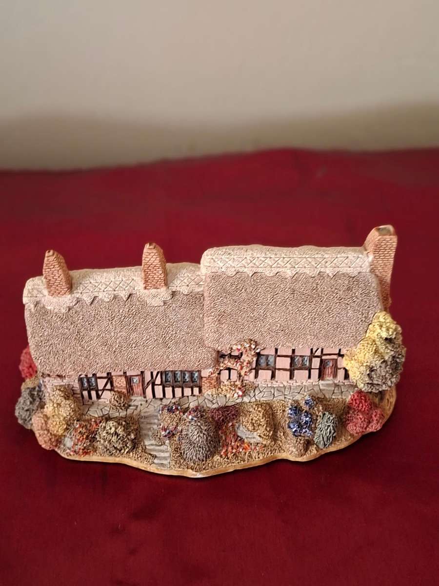 LILLIPUT LANE HOUSE ANNE HATHAWAY