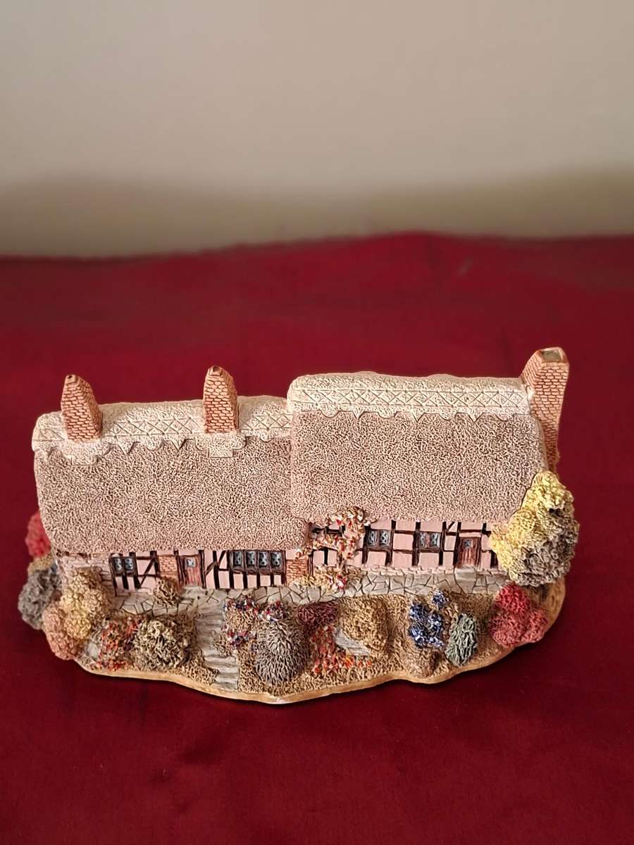 LILLIPUT LANE HOUSE ANNE HATHAWAY