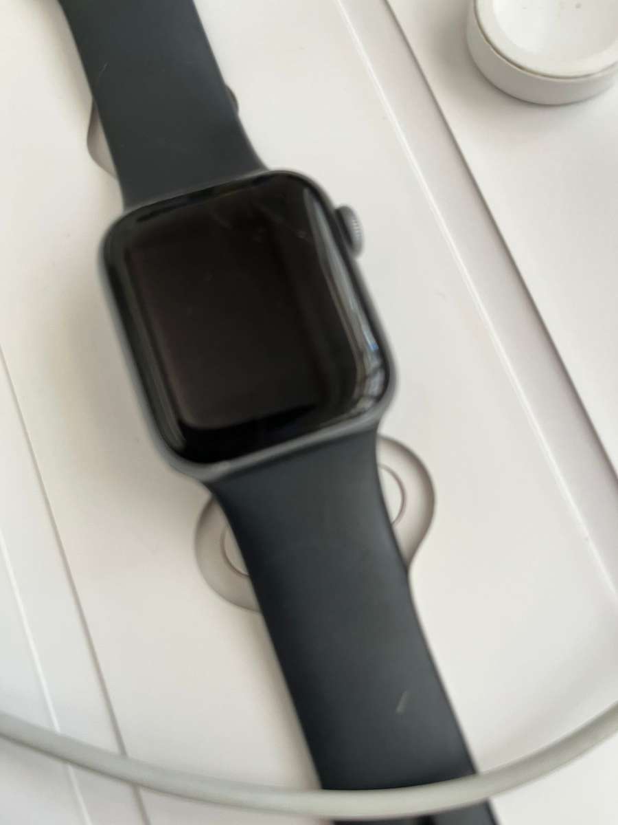 APPLE WATCH Series 5 (40mm) (GPS)