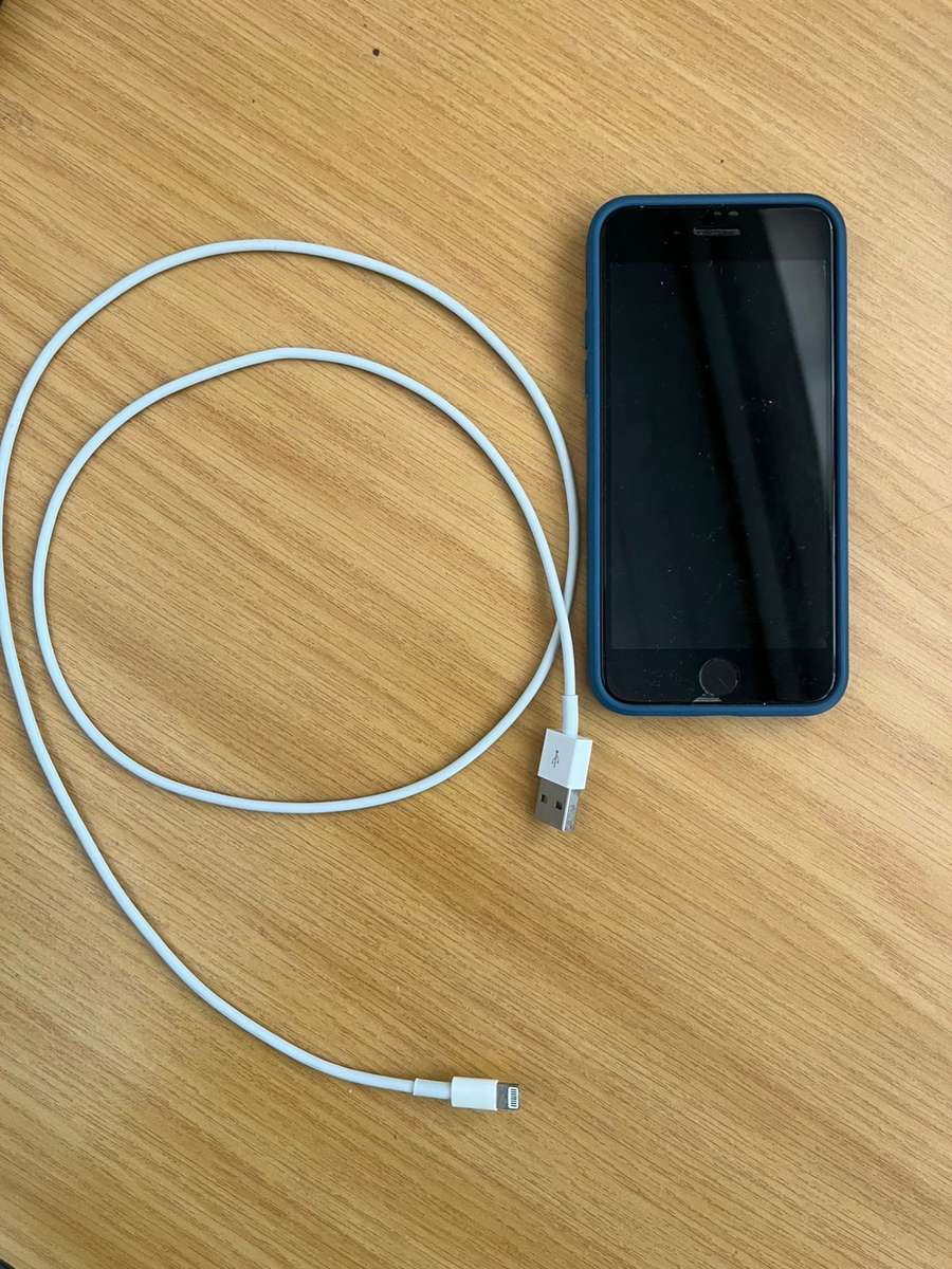 IPHONE SE (2nd Gen - very similar to iPhone 11) - Great deal!