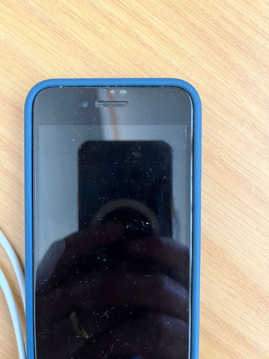 IPHONE SE (2nd Gen - very similar to iPhone 11) - Great deal!