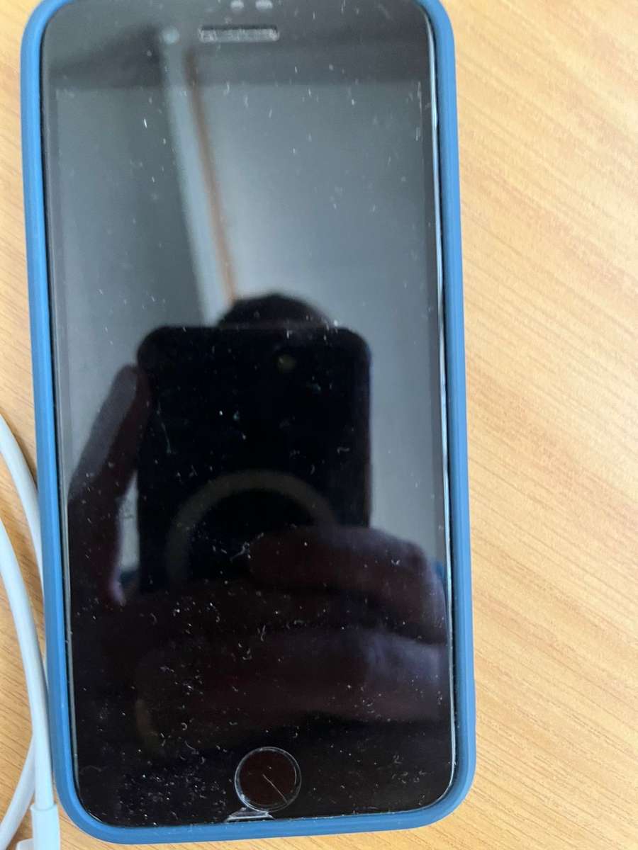 IPHONE SE (2nd Gen - very similar to iPhone 11) - Great deal!