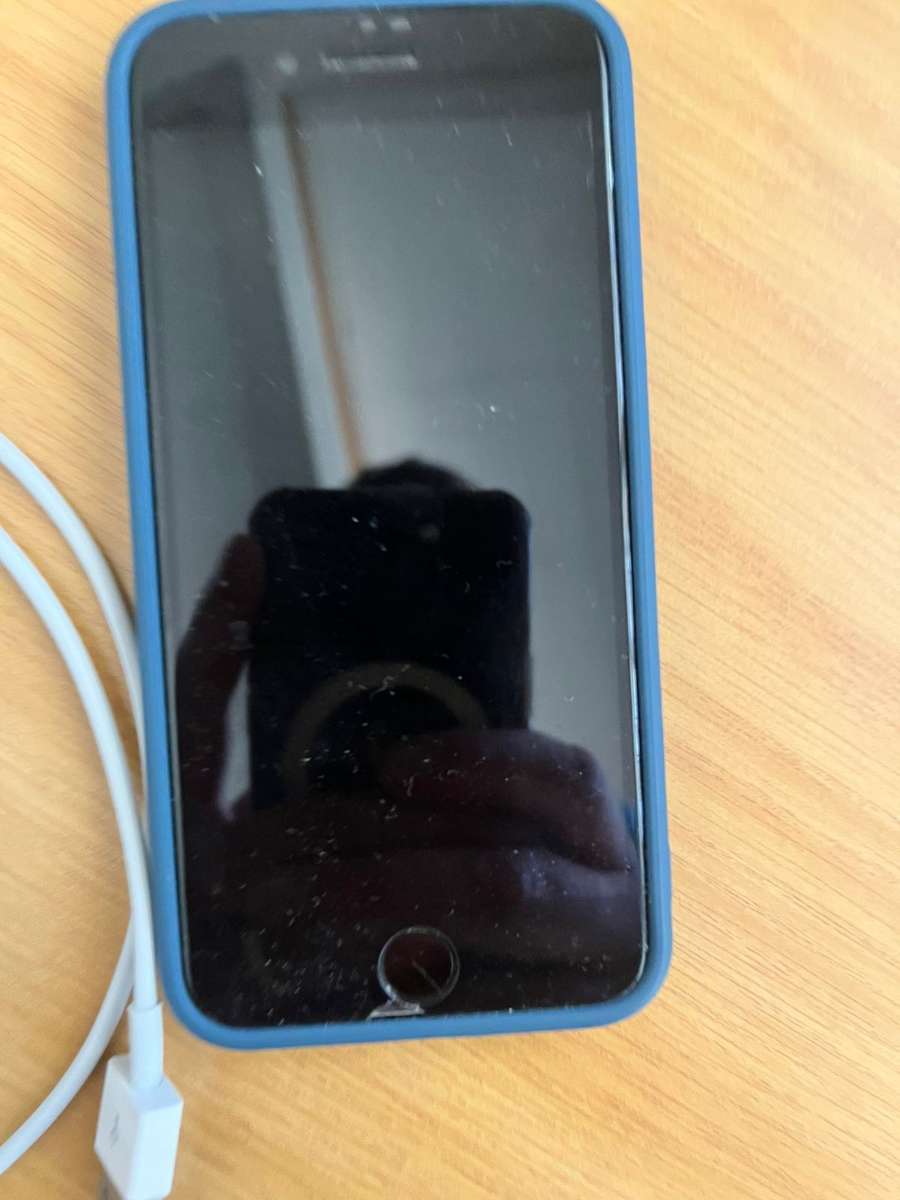 IPHONE SE (2nd Gen - very similar to iPhone 11) - Great deal!