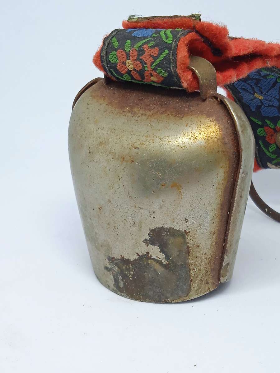 VINTAGE DECORATIVE COW BELL