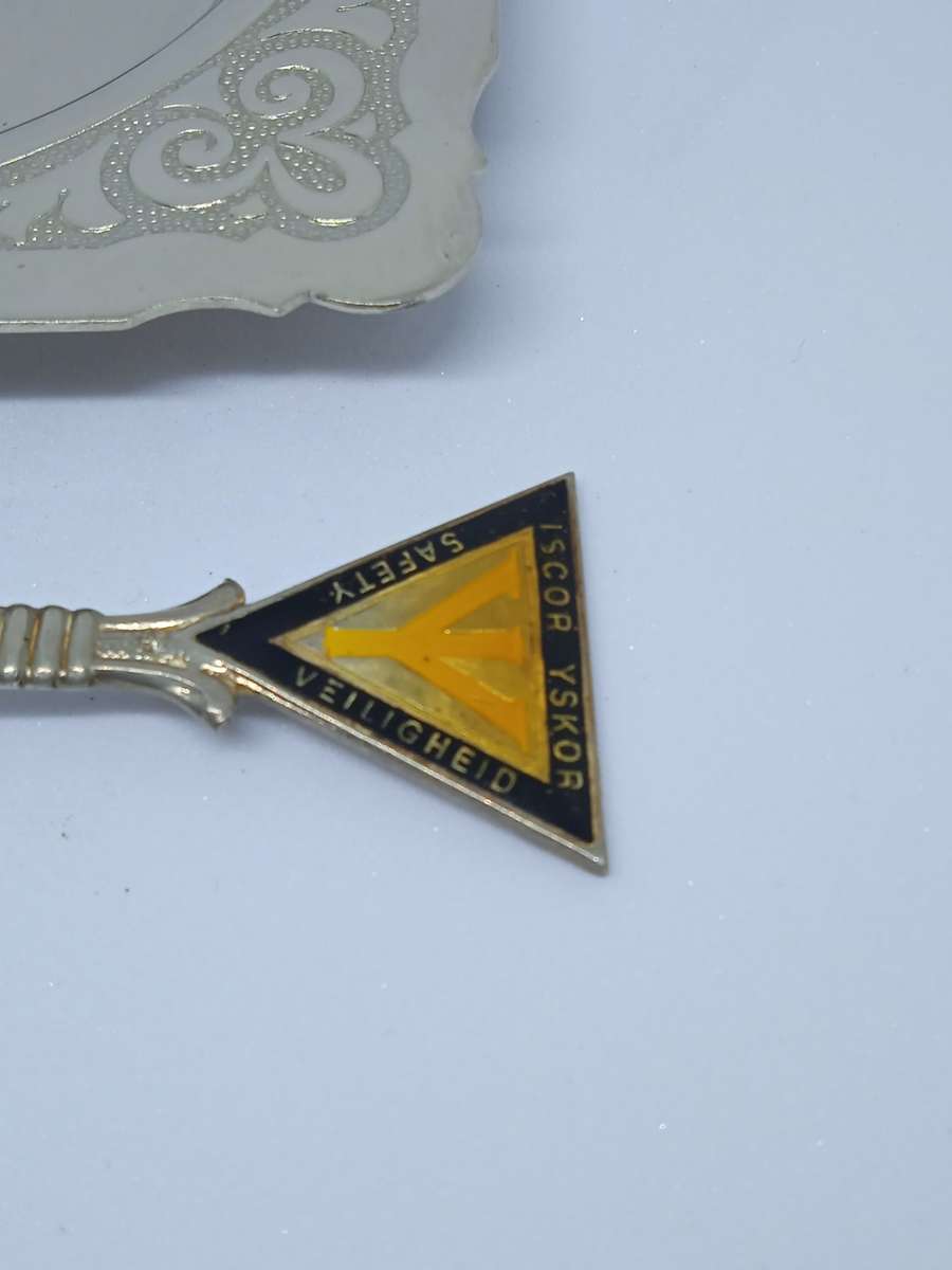 VINTAGE YSKOR COLLECTABLES