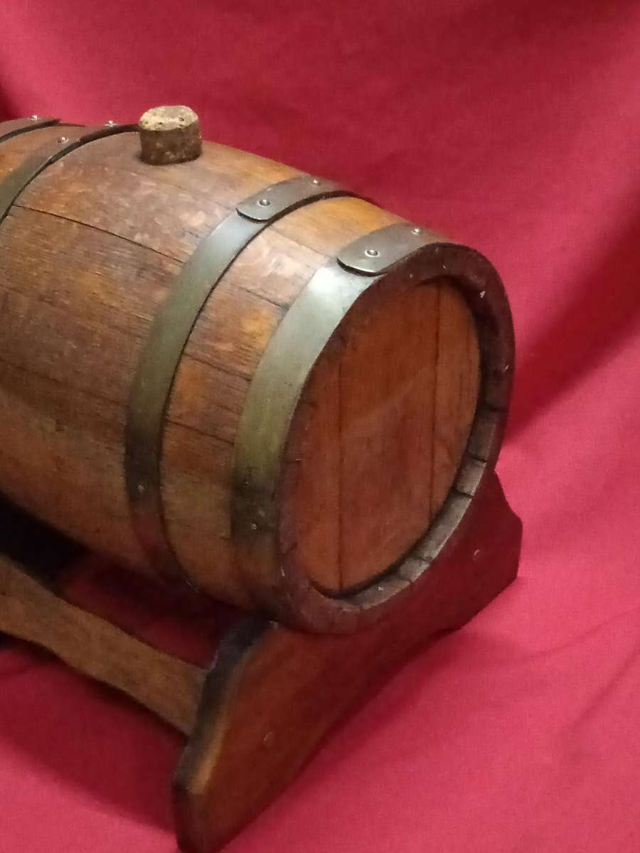 VINTAGE WOODEN WINE BARREL