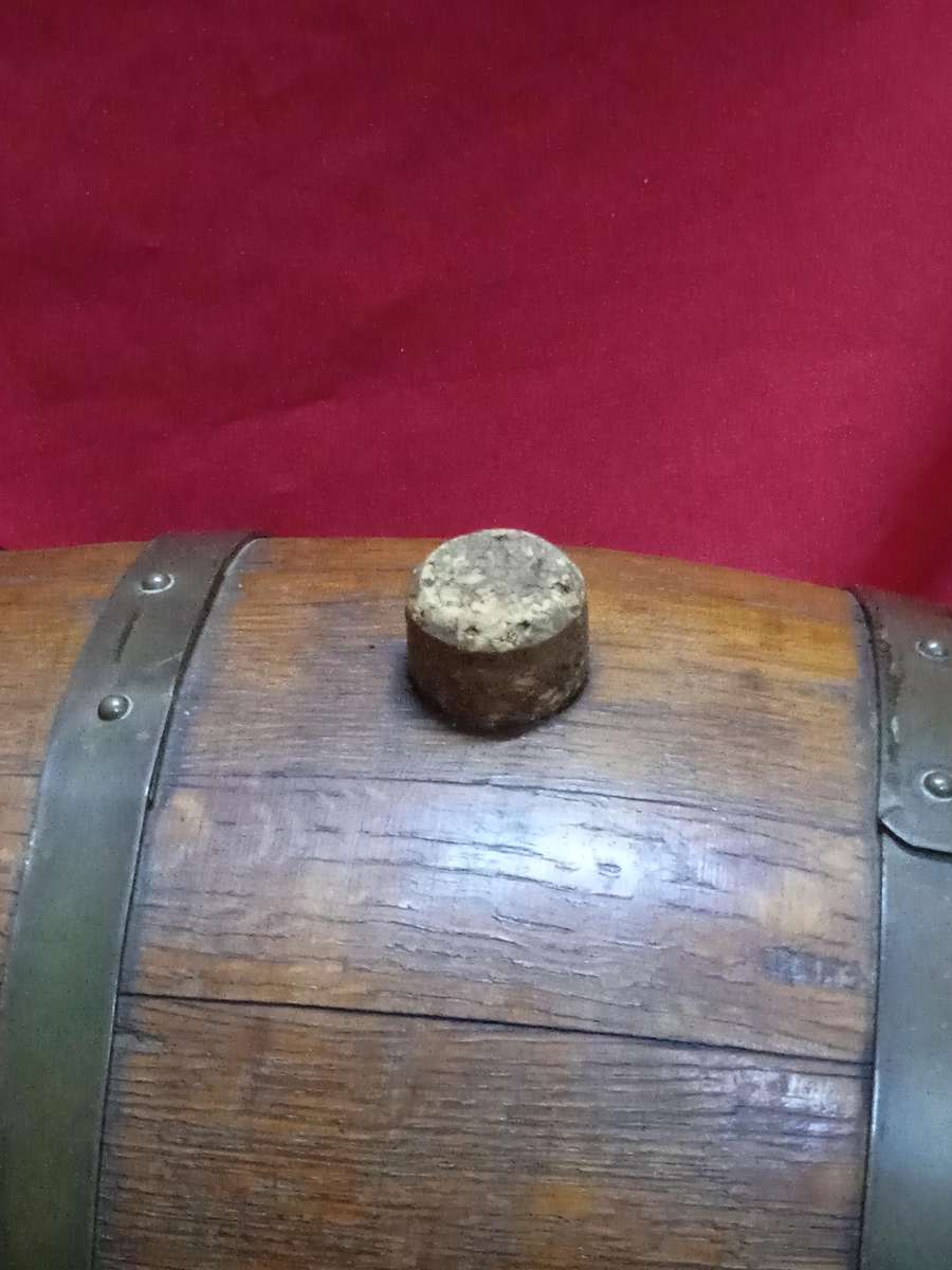 VINTAGE WOODEN WINE BARREL