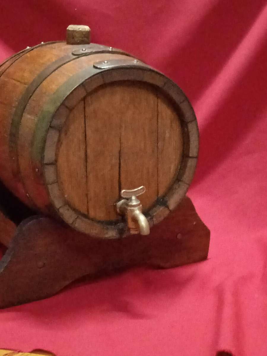 VINTAGE WOODEN WINE BARREL