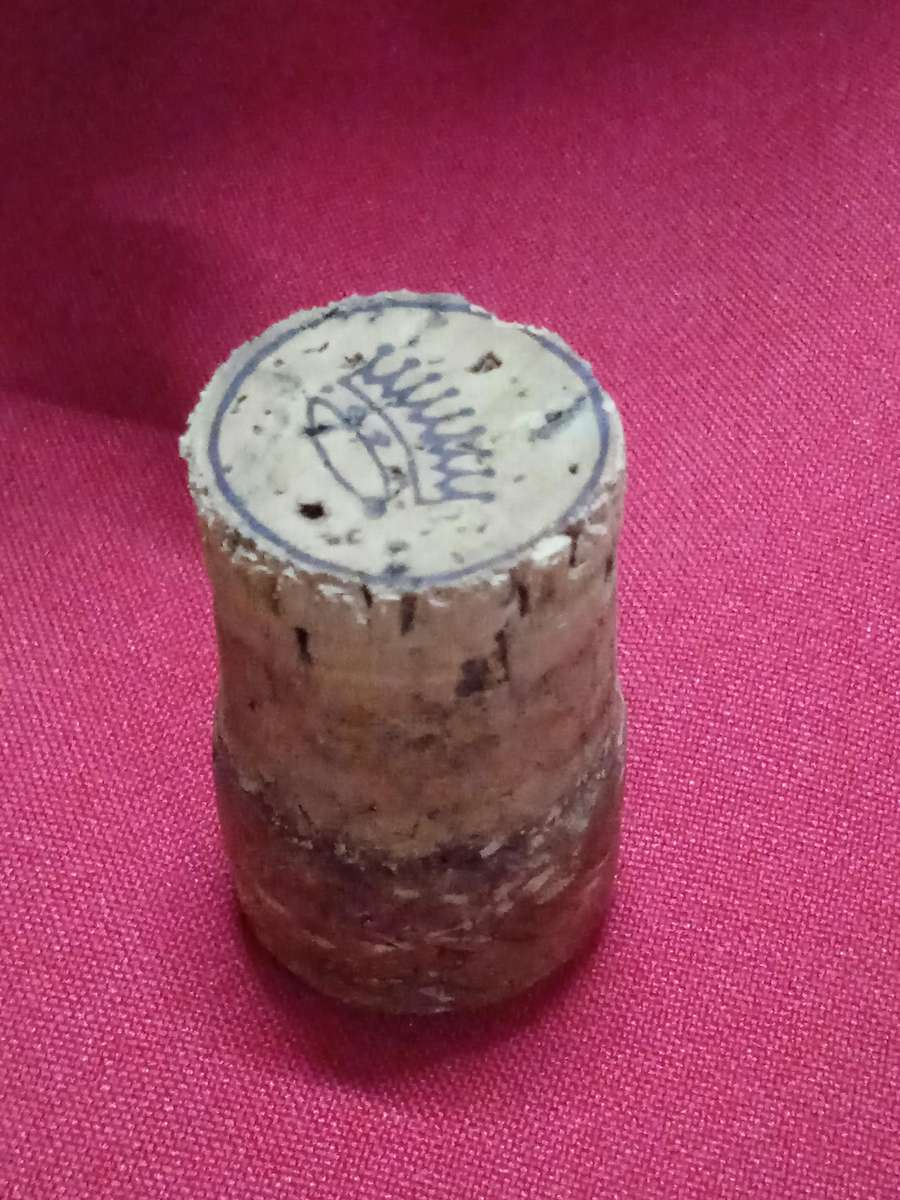 VINTAGE WOODEN WINE BARREL