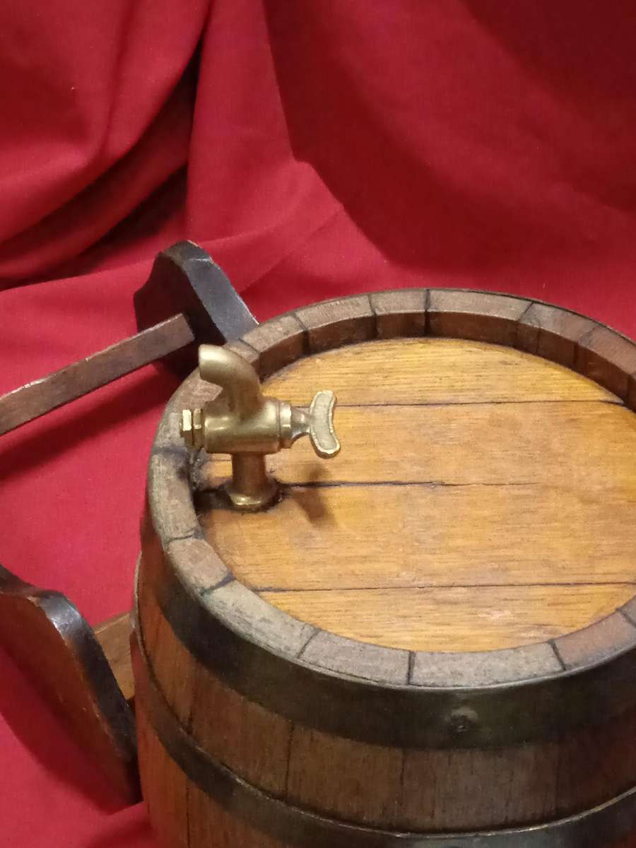 VINTAGE WOODEN WINE BARREL