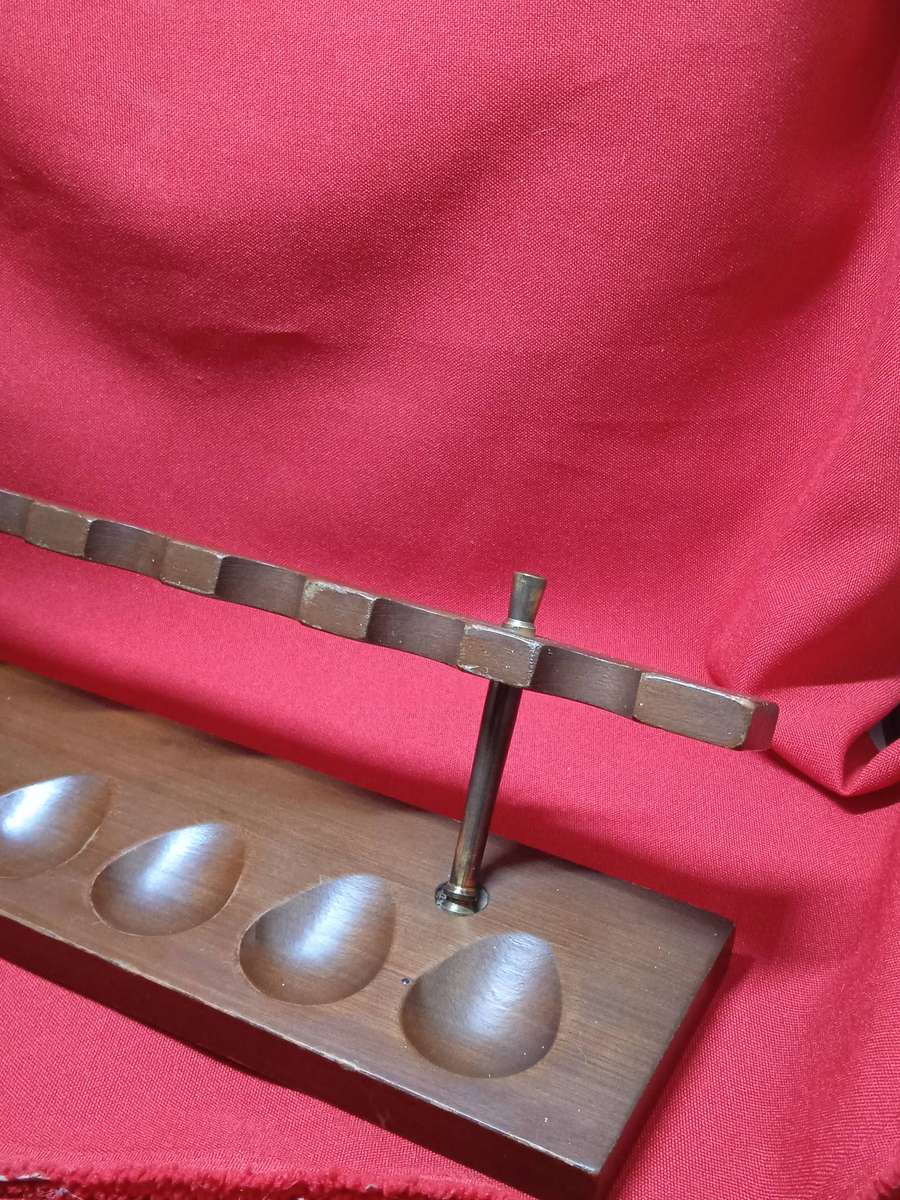 VINTAGE WOODEN SMOKING PIPE STAND