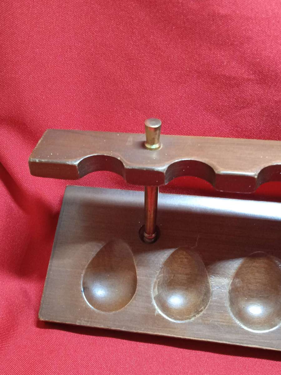 VINTAGE WOODEN SMOKING PIPE STAND