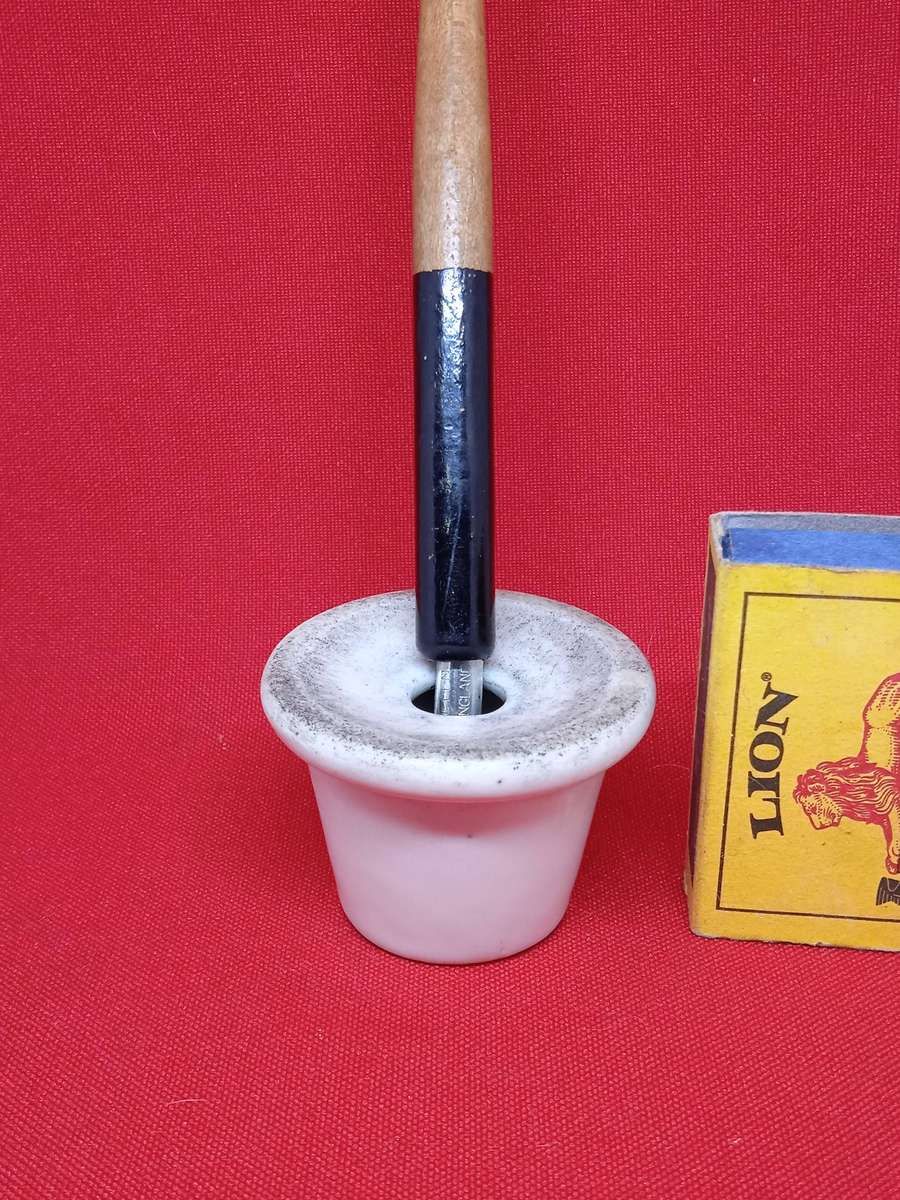 VINTAGE CERAMIC INKWELL AND PEN
