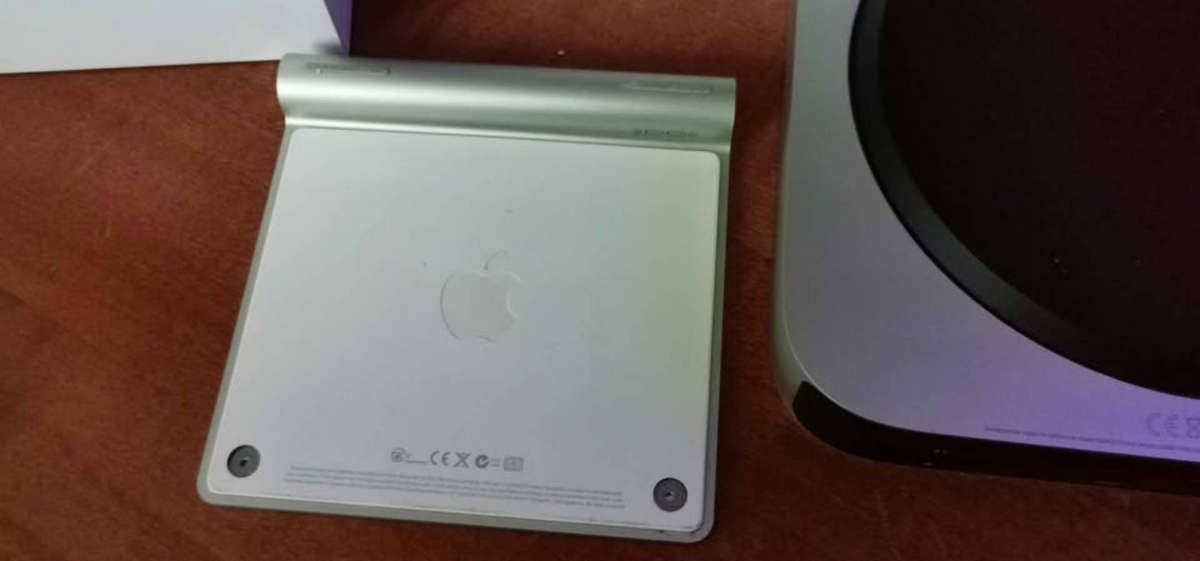 Apple Mac Mini (M2) & trackpad