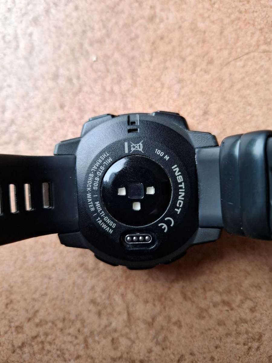Garmin instinct 810g