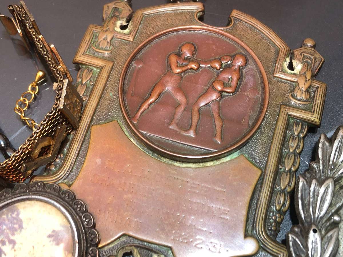 A Mixed Jewellery Lot of Various Items