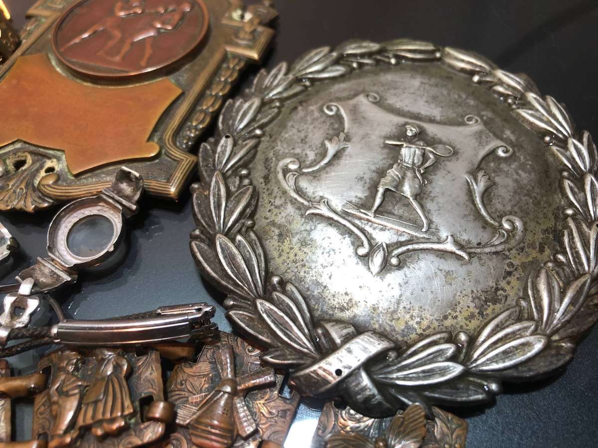 A Mixed Jewellery Lot of Various Items